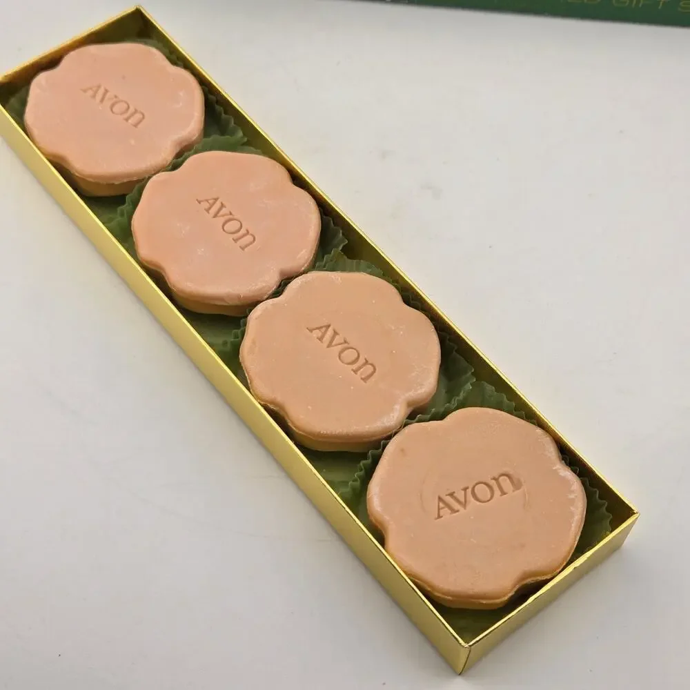 Avon Rose Geranium Perfumed Gift Soap 4 Flower Cakes Boxed Vintage 1960s New